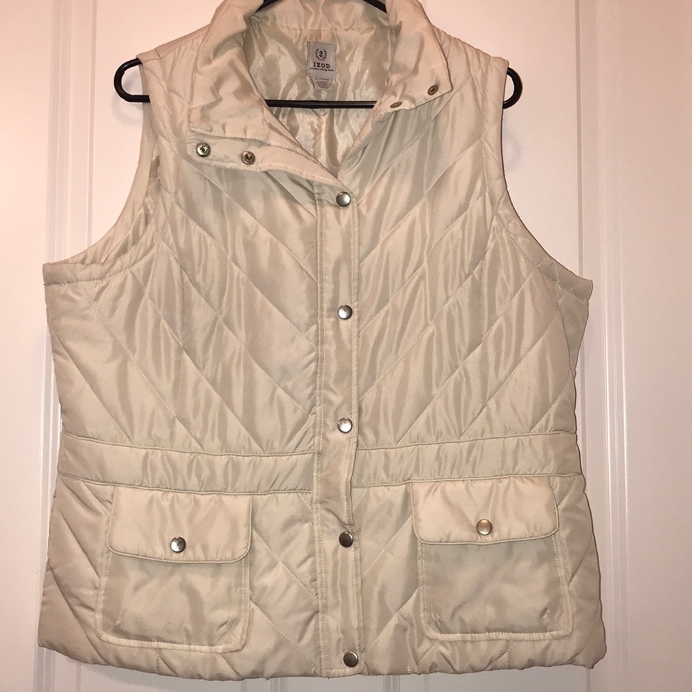 Lightweight puffer vest in cream